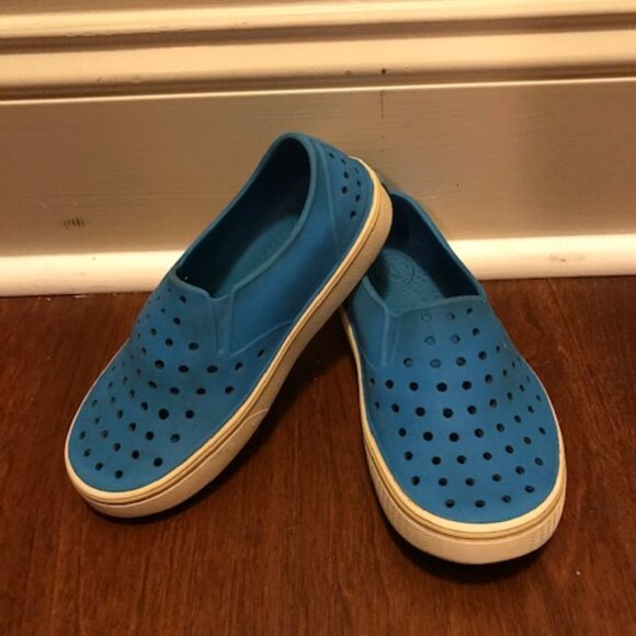 Native Shoes Miles Boys Size C12 Blue with yellow accent - Picture 1 of 4